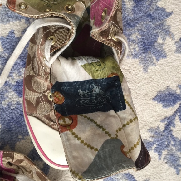 Donated. COACH “STEAL”! NWOT Sporty Chic High Top Pink Trim - Picture 4 of 5